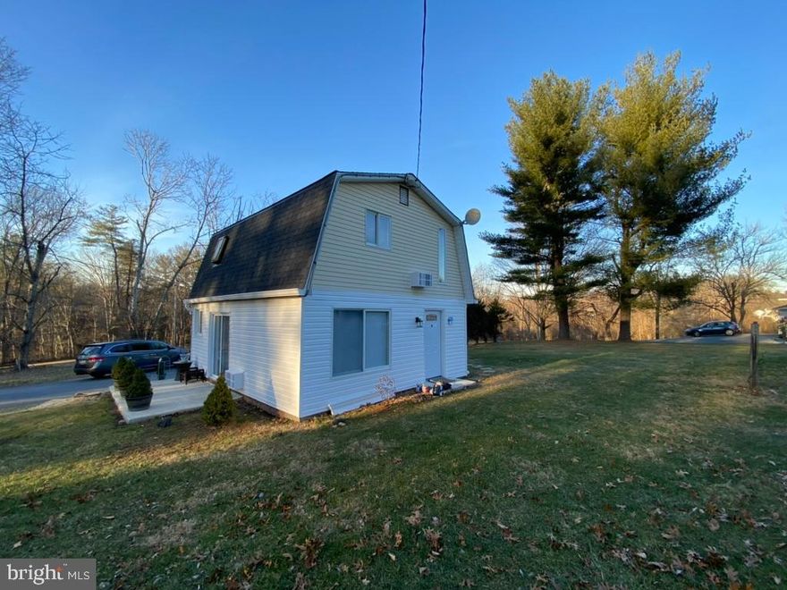 All new everything! Fresh paint, new floors, and all new appliances. This totally remodeled 1BR detached cottage is the perfect place to call home. The home features a full kitchen, dishwasher,  and washer and dryer located in the unit making it super convenient. Plenty of old trees and ample parking loads of space to enjoy the outdoors.