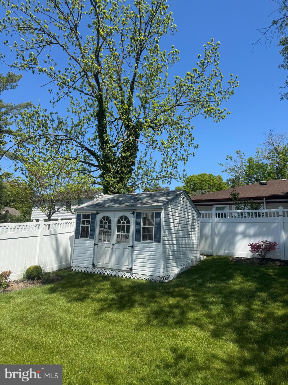 1605 CROWN POINT LANE