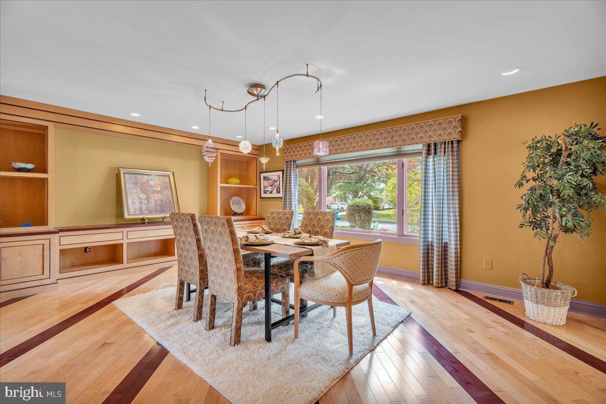 1605 CROWN POINT LANE