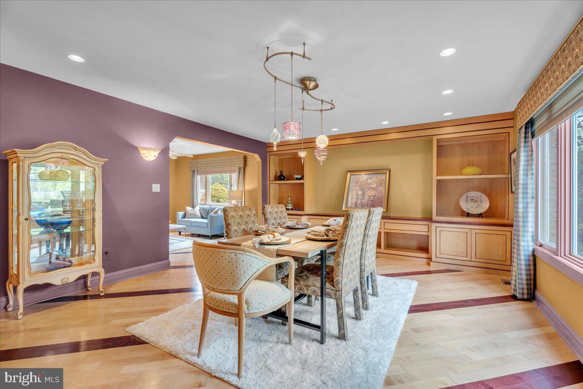 1605 CROWN POINT LANE