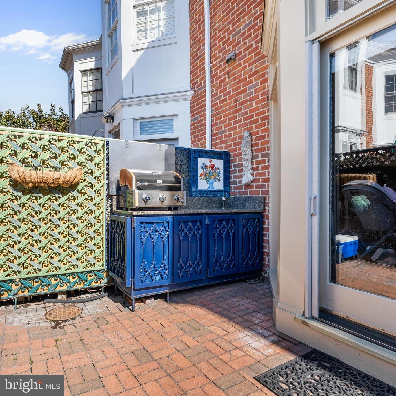 CHURCH SQUARE - Residential Lease