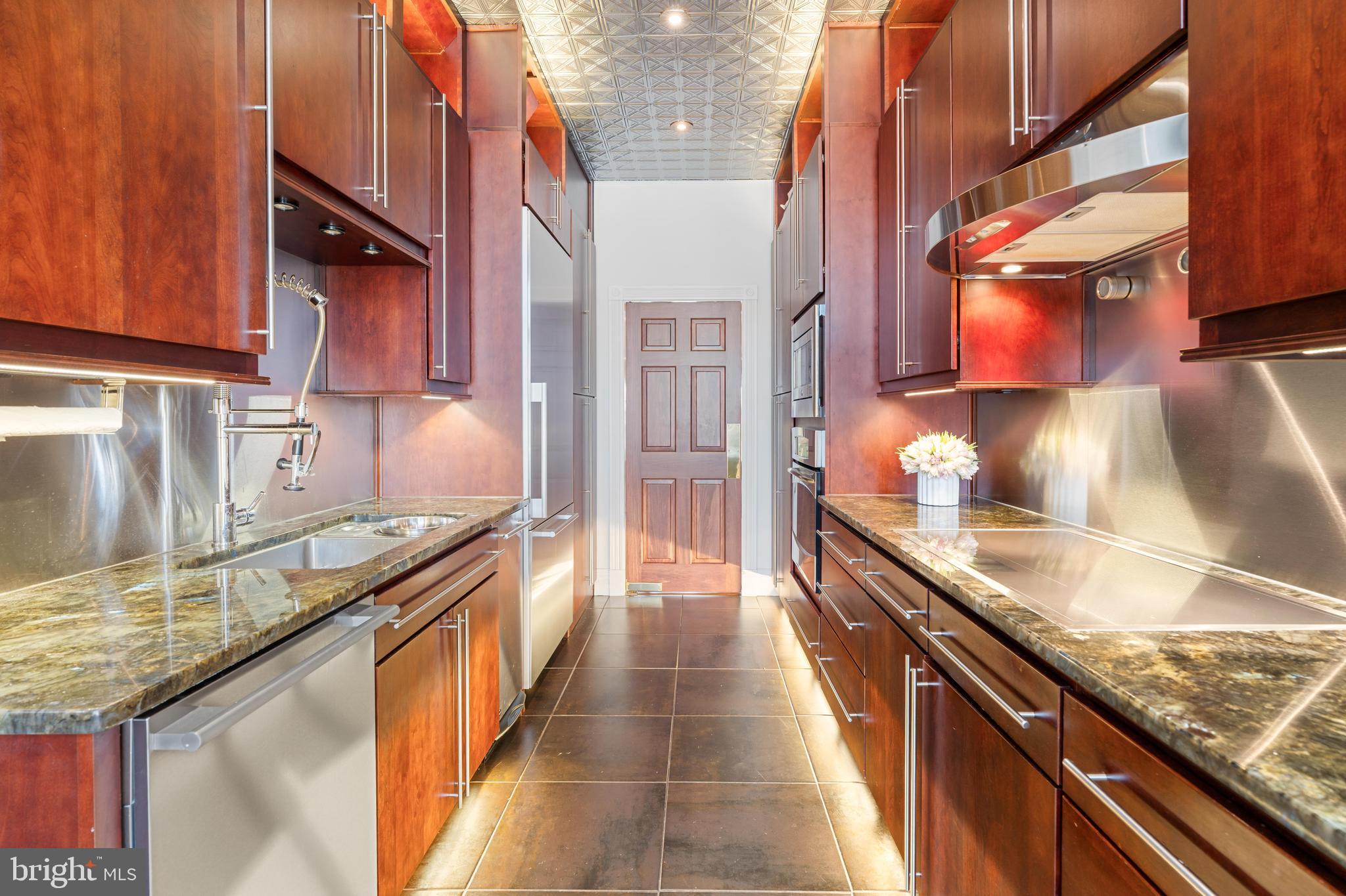 CHURCH SQUARE - Residential Lease