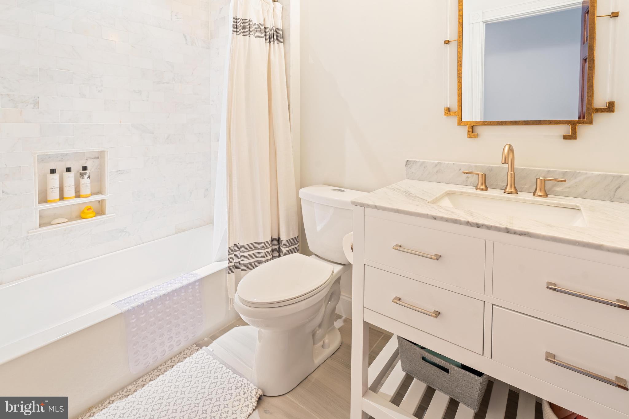 CHURCH SQUARE - Residential Lease