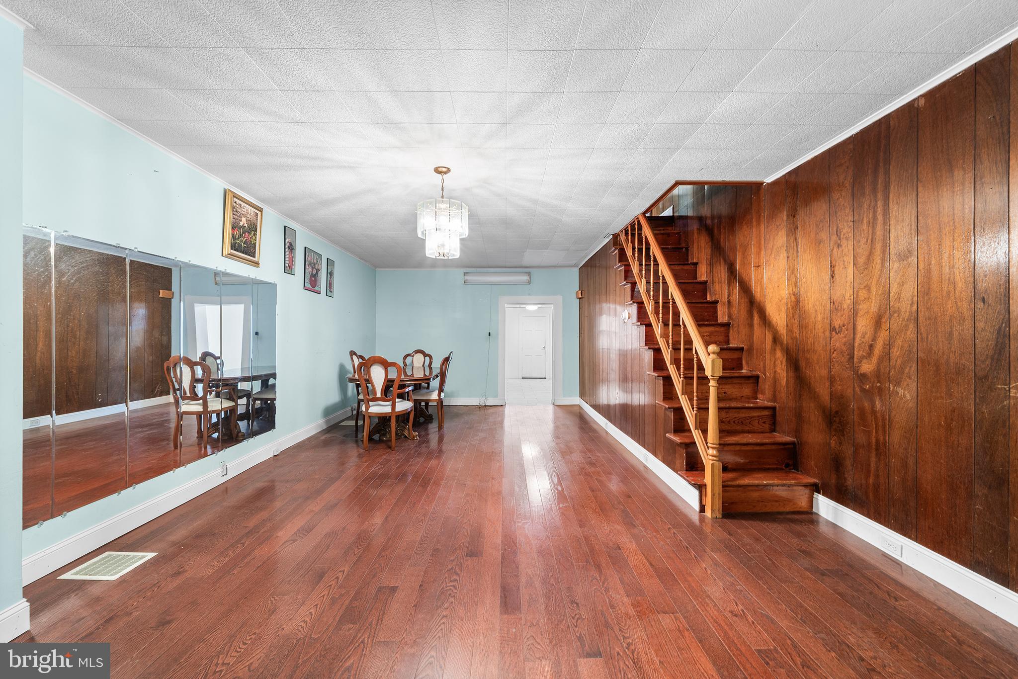 1821 E SERGEANT STREET