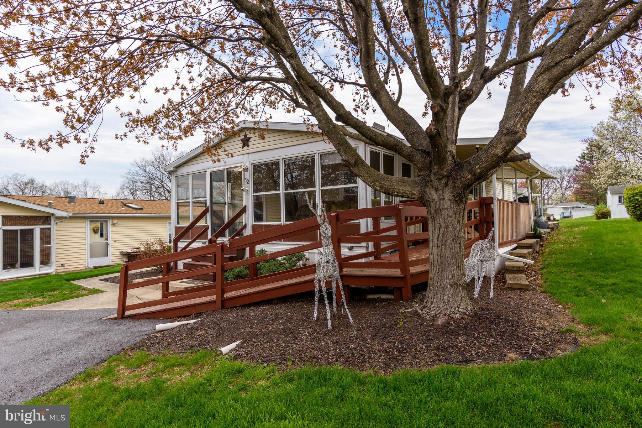 COUNTRY MANOR - Residential