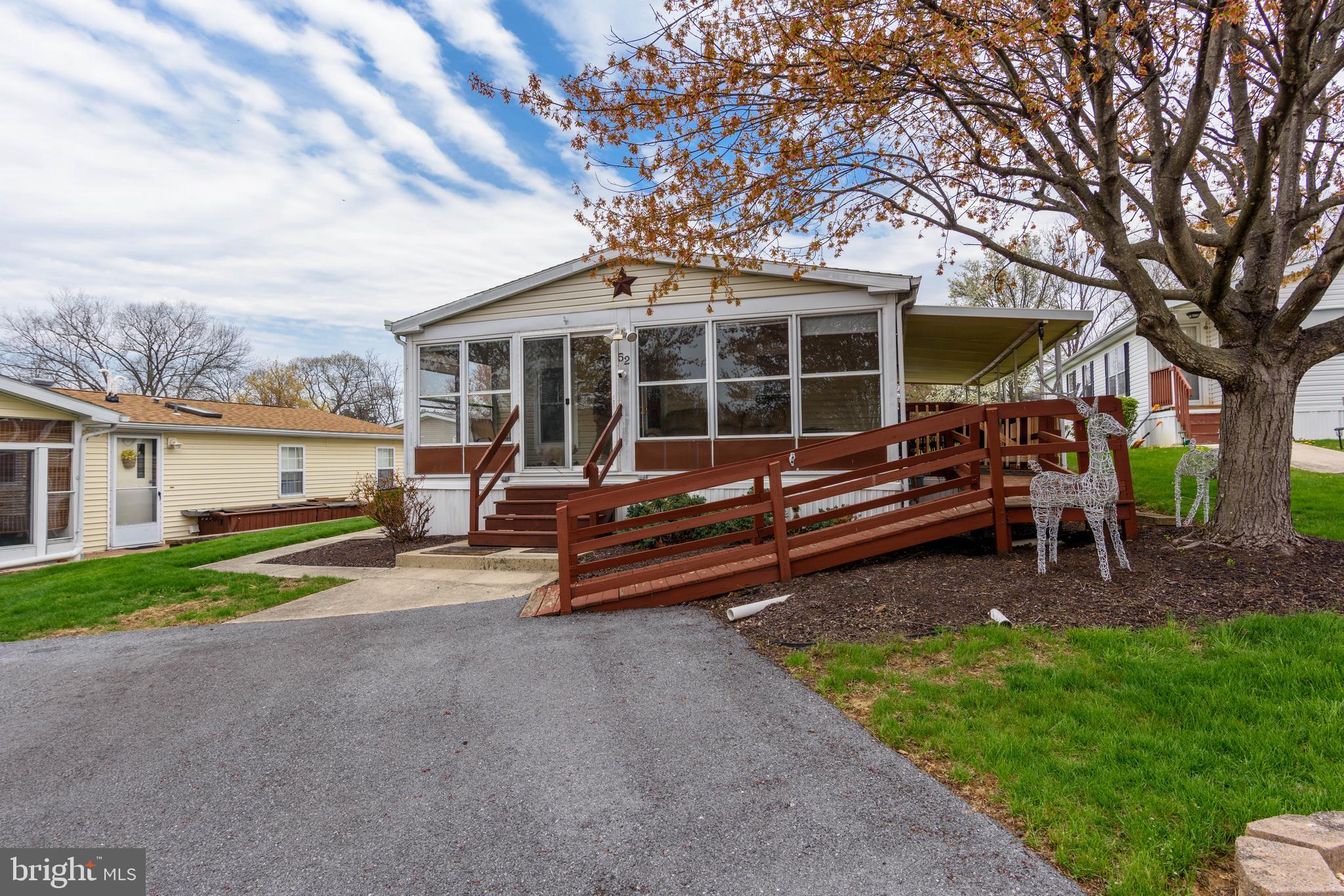 COUNTRY MANOR - Residential