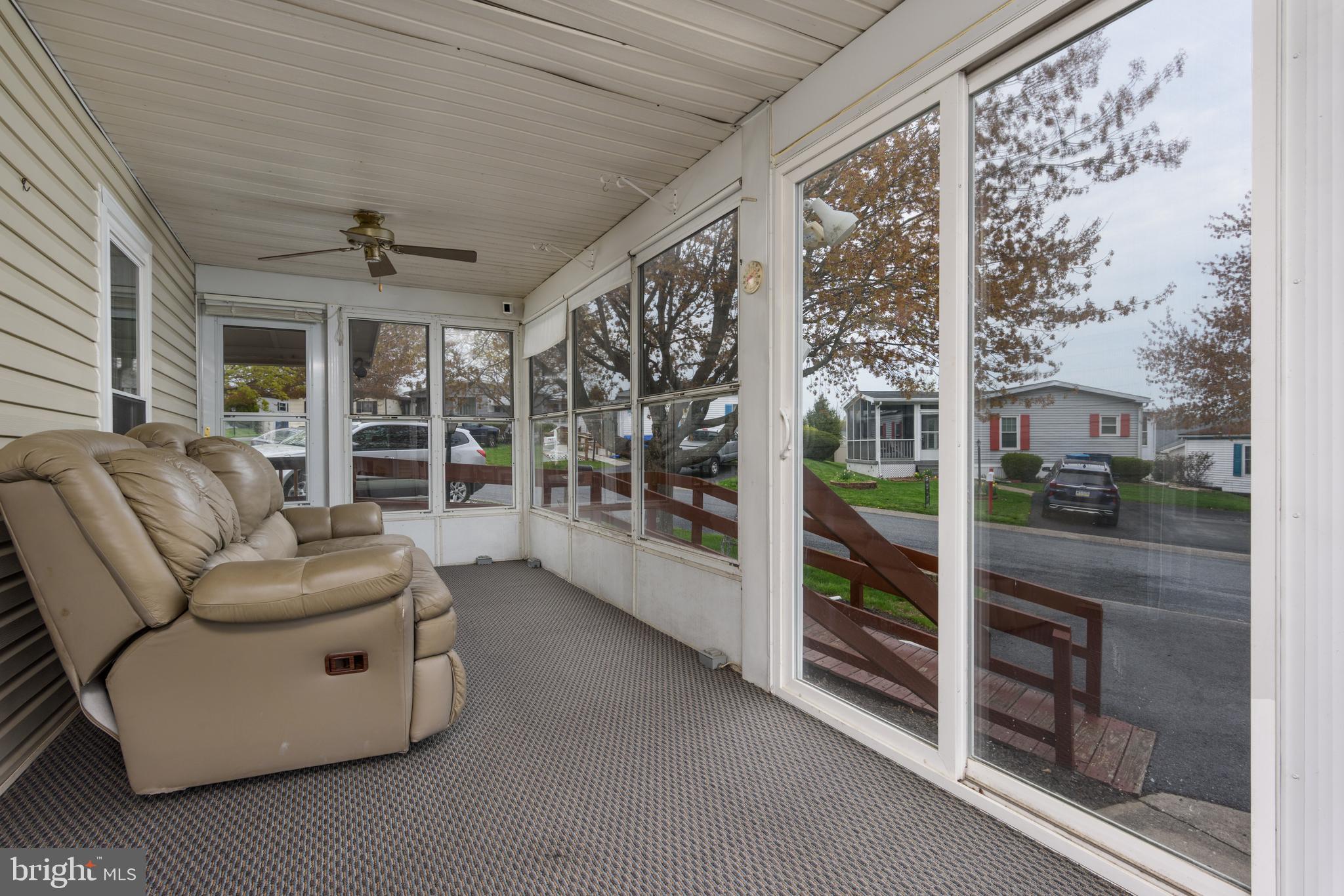 COUNTRY MANOR - Residential