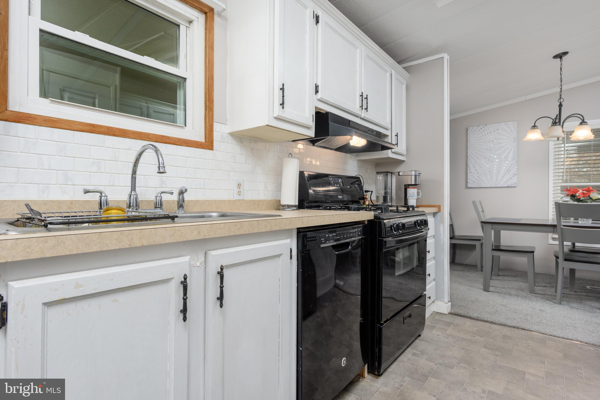 COUNTRY MANOR - Residential