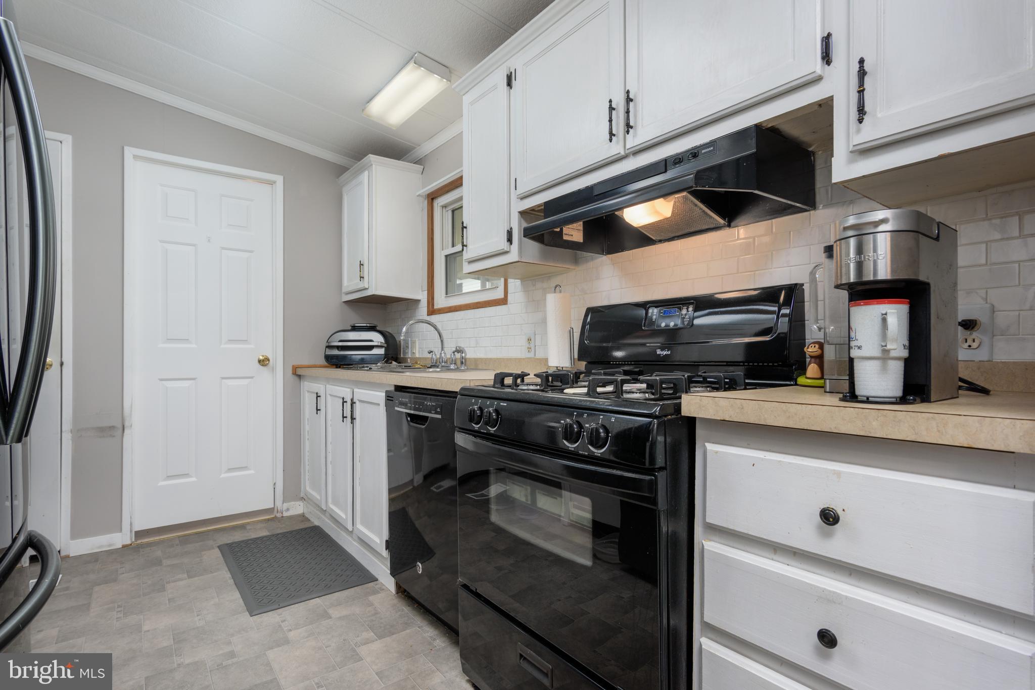 COUNTRY MANOR - Residential