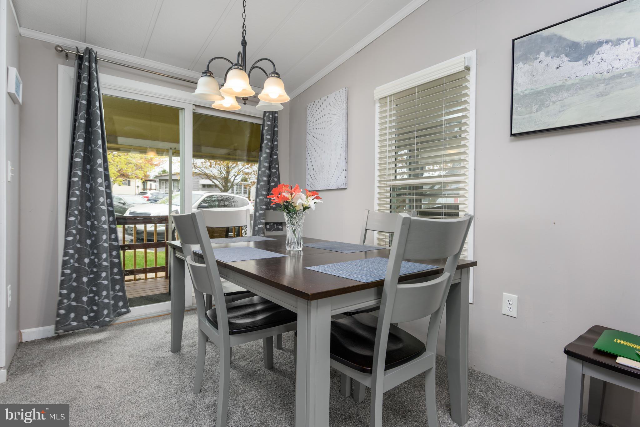 COUNTRY MANOR - Residential