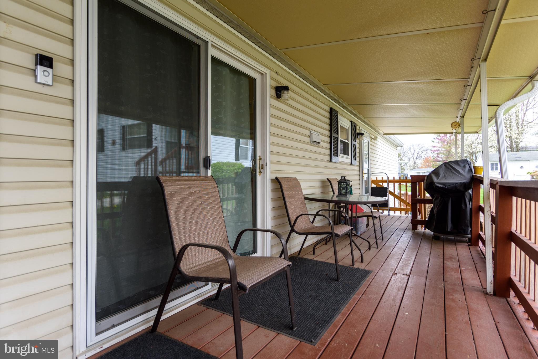 COUNTRY MANOR - Residential