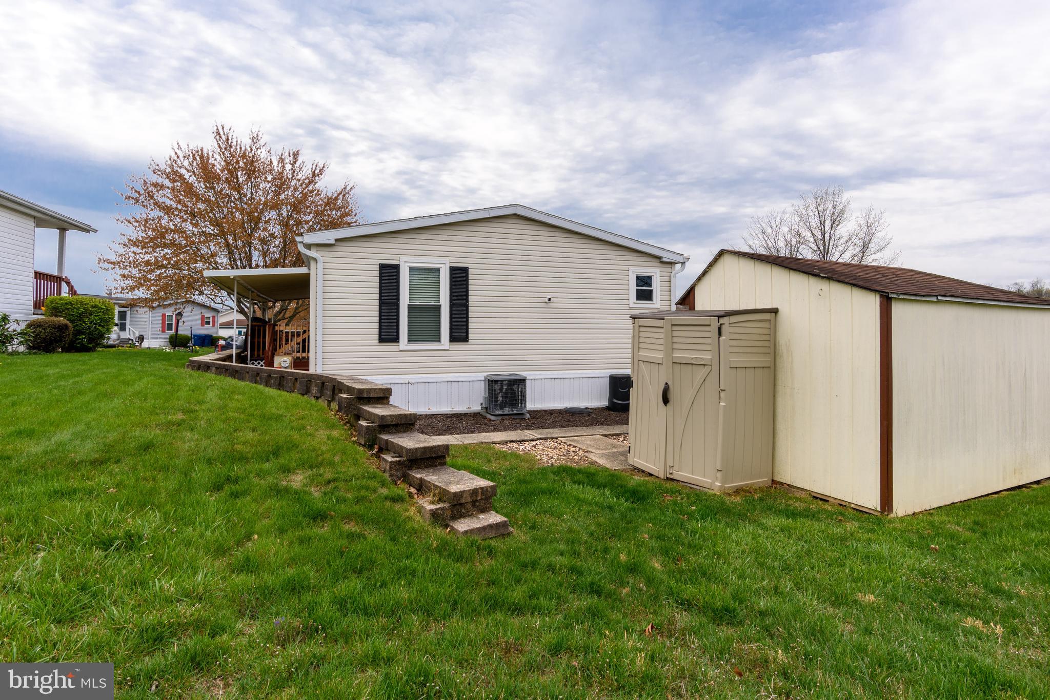 COUNTRY MANOR - Residential