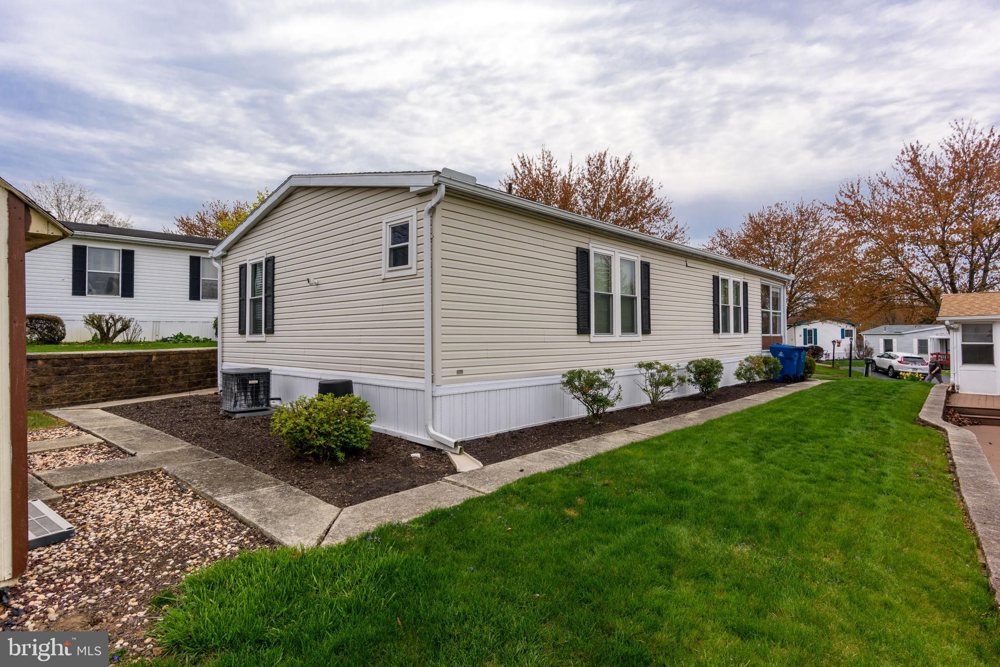 COUNTRY MANOR - Residential