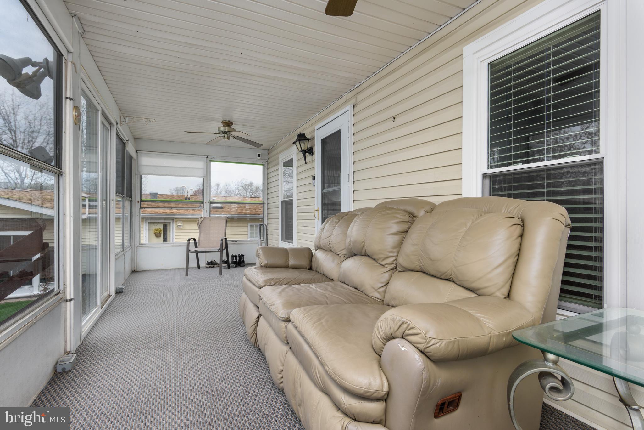 COUNTRY MANOR - Residential