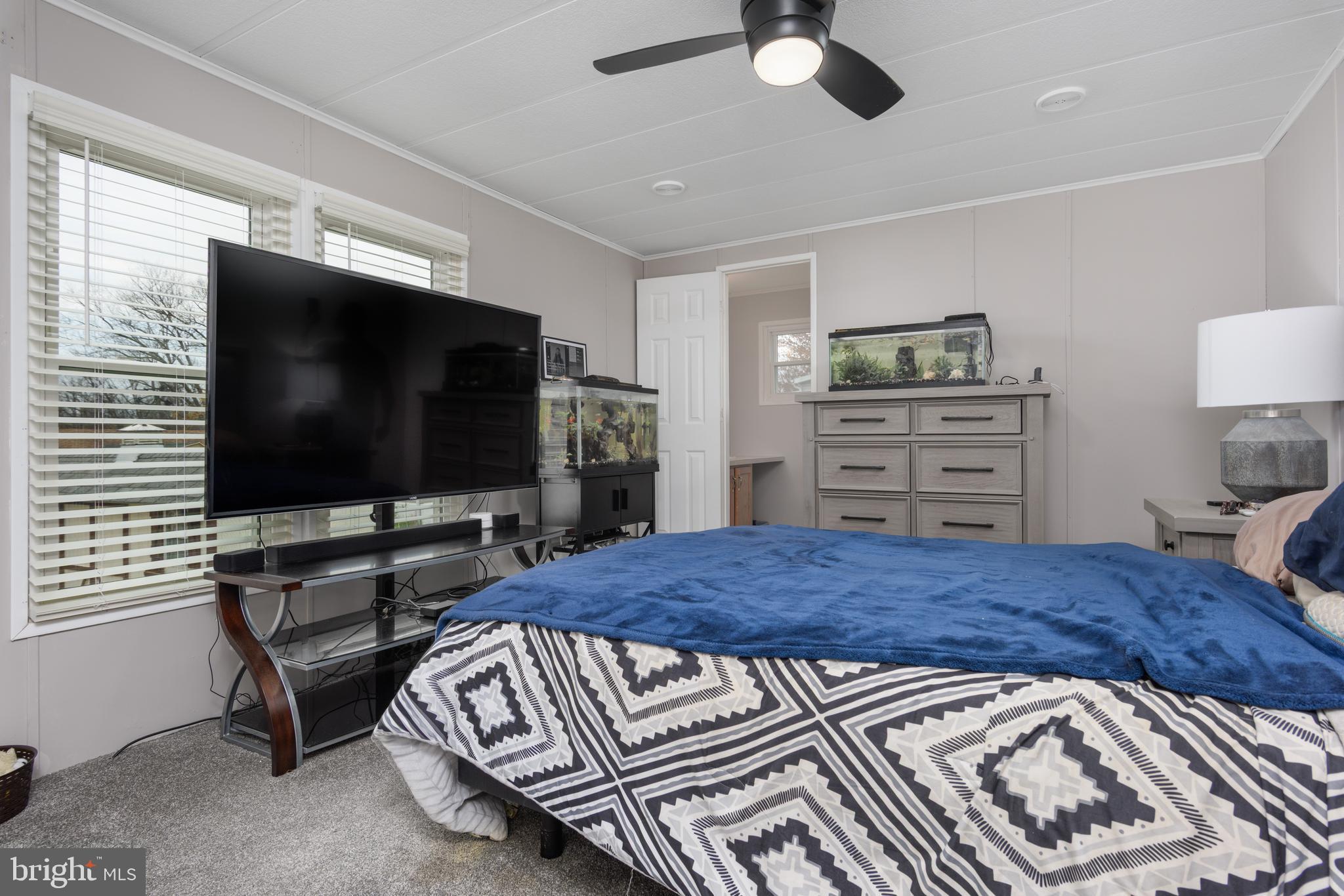 COUNTRY MANOR - Residential