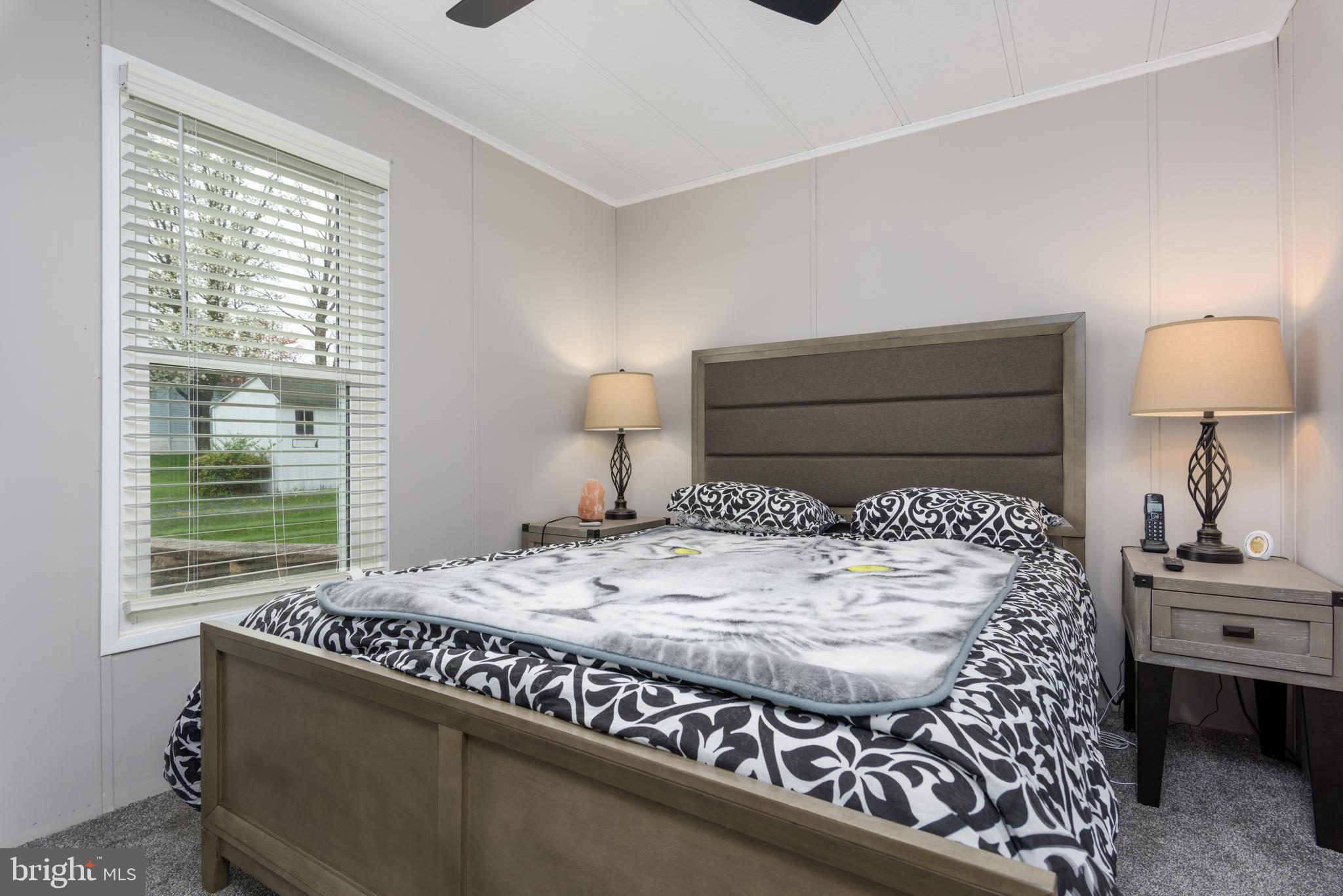 COUNTRY MANOR - Residential