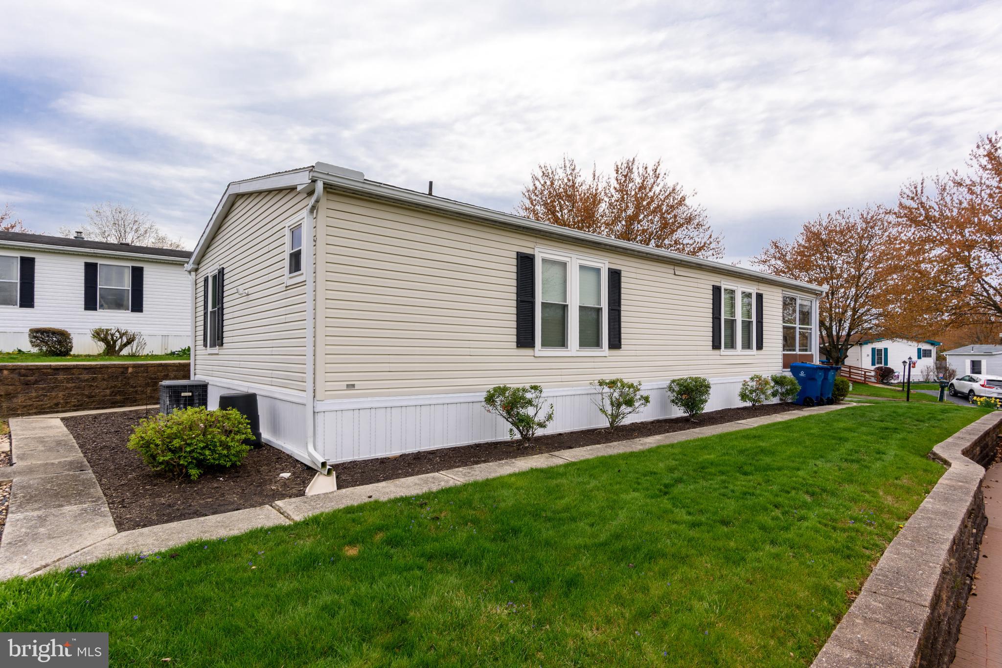 COUNTRY MANOR - Residential