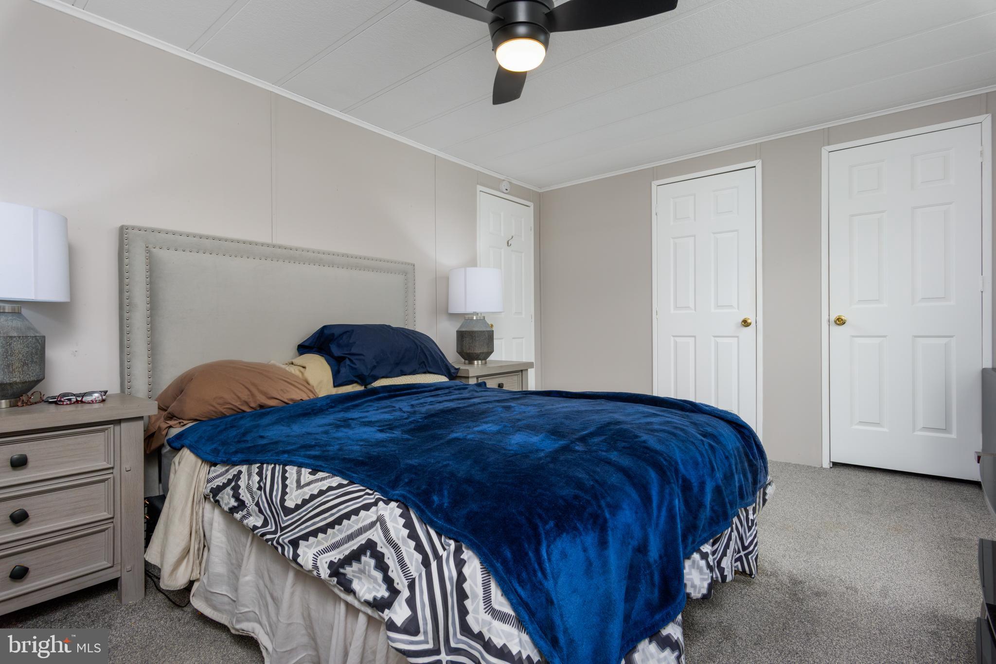 COUNTRY MANOR - Residential