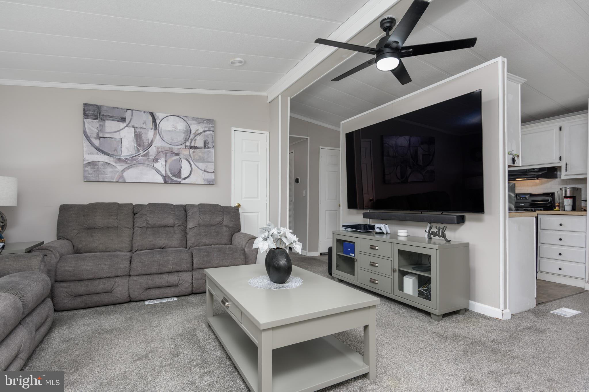 COUNTRY MANOR - Residential