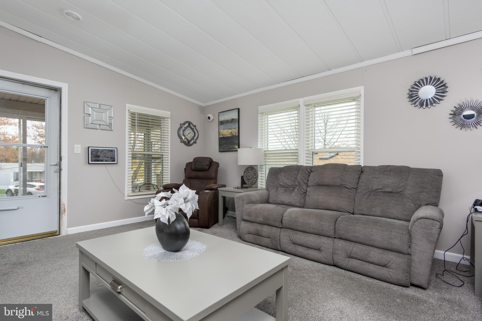 COUNTRY MANOR - Residential