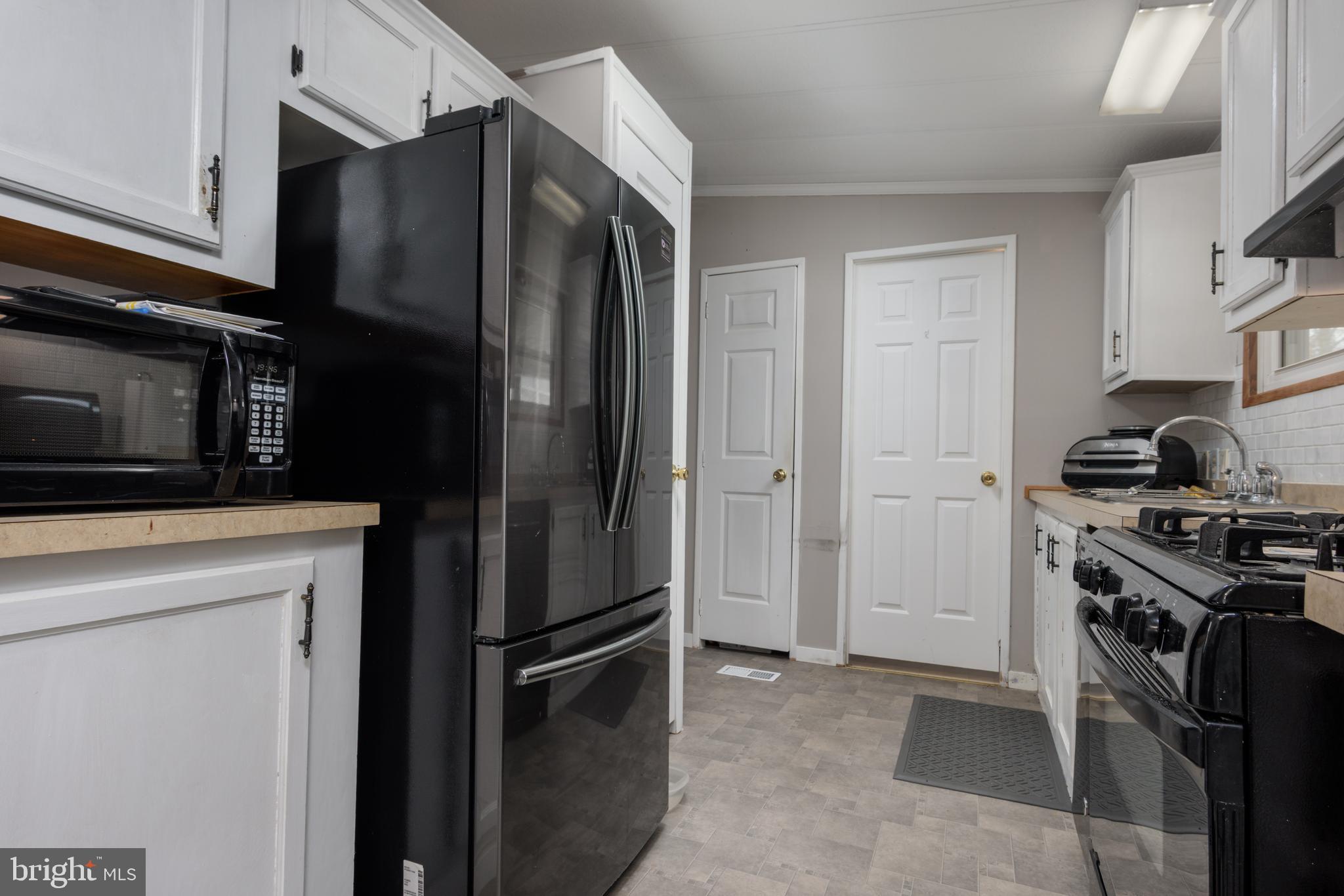 COUNTRY MANOR - Residential