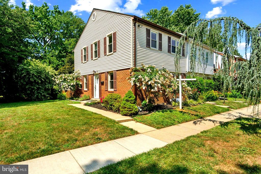 Photo of 20 Big Acre Square #22-10, Gaithersburg, MD 20878 (MLS # MDMC2142350)