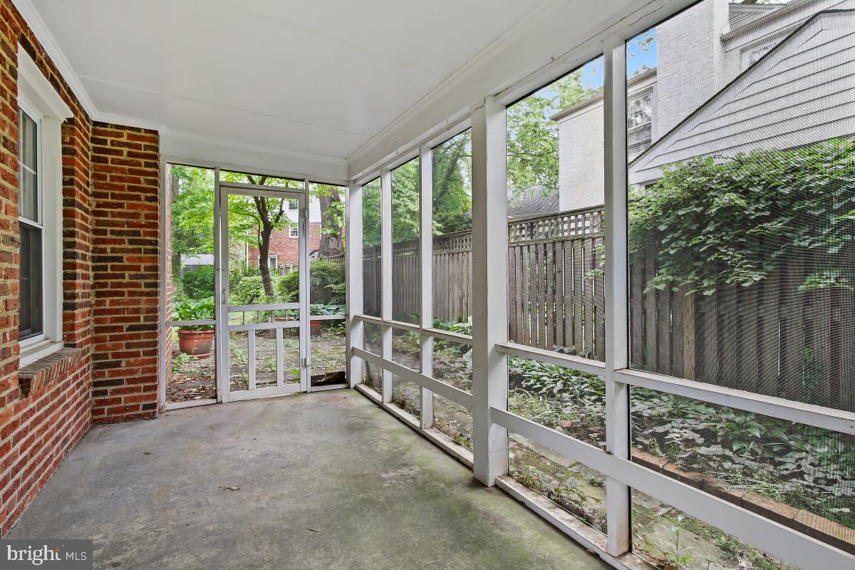 GREENWICH FOREST - Residential