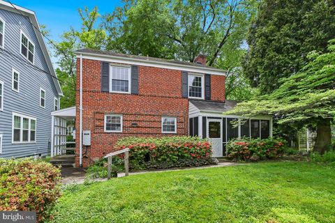 Photo of 5614 NORTHFIELD RD, BETHESDA, MD 20817 (MLS # MDMC2092984)