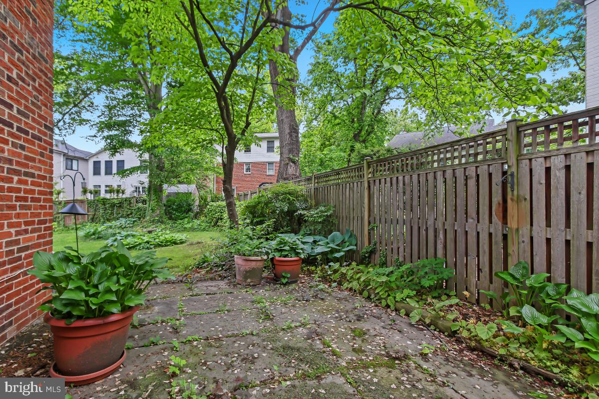 GREENWICH FOREST - Residential