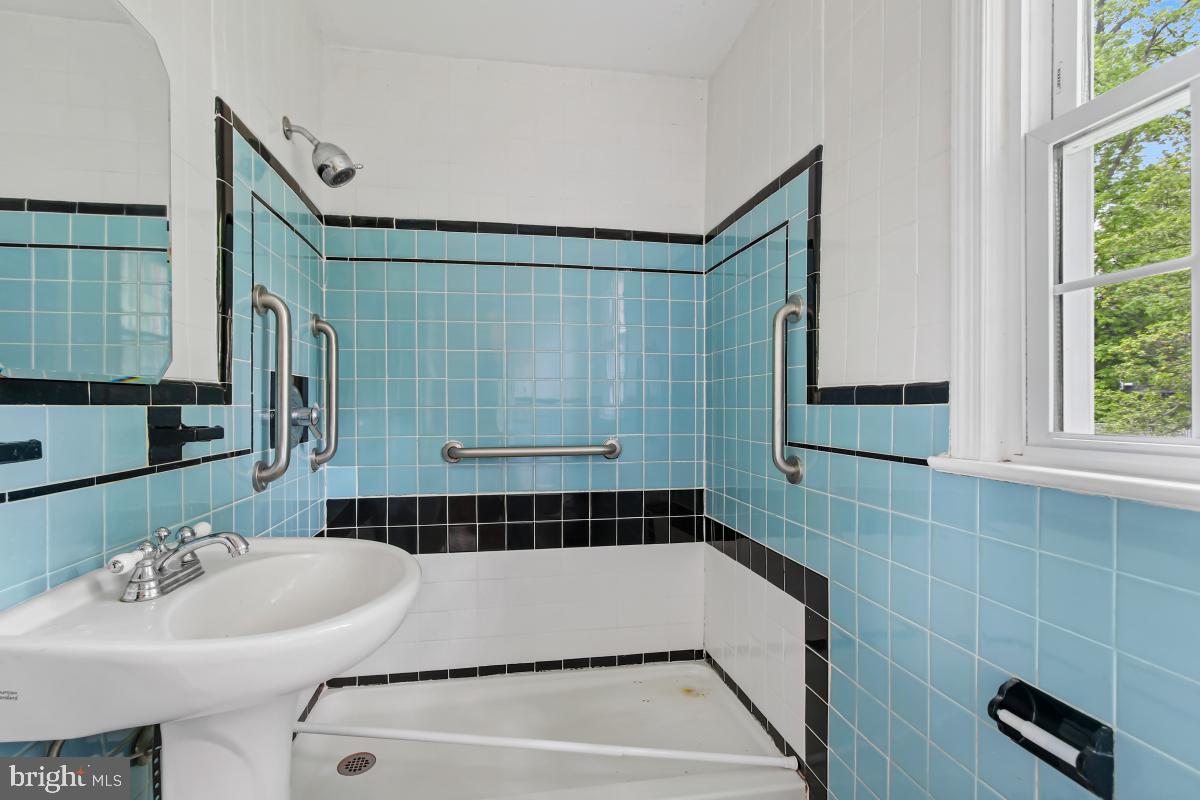 GREENWICH FOREST - Residential