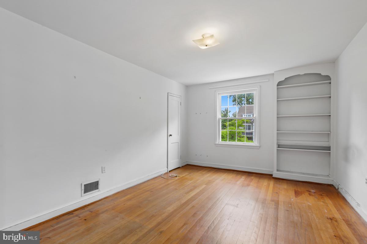 GREENWICH FOREST - Residential