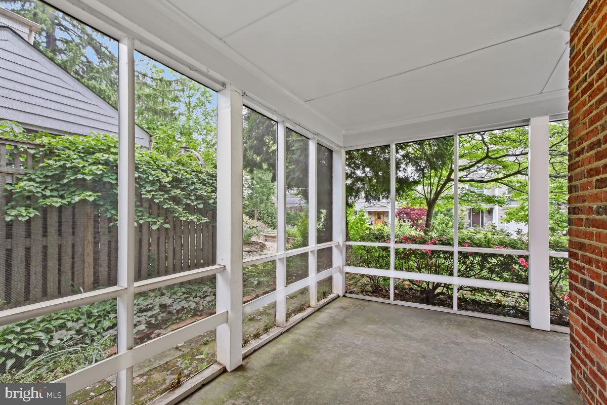 GREENWICH FOREST - Residential