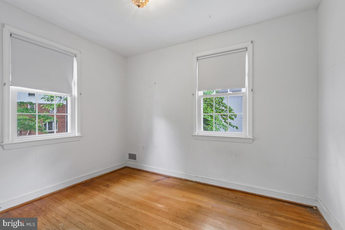 GREENWICH FOREST - Residential