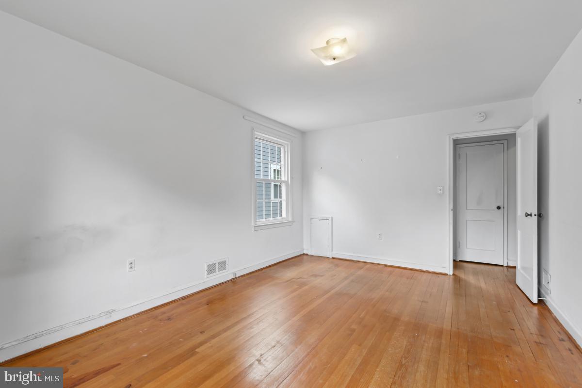 GREENWICH FOREST - Residential