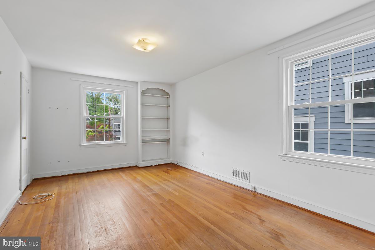 GREENWICH FOREST - Residential