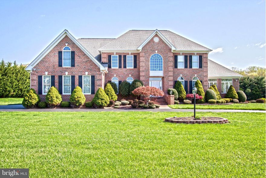 Beautiful 5BR,5/1Ba All-Brick Custom Colonial w/3rm In-Law Suite, 3 car gar on Lush, Prof. landscaped 3+Acres in exclusive 'Todd Lakes'. HDWD flrs thruout, beautiful Gourmet EIK, halls/foyer w/terracotta flr + ceramic inlay. Sunken Great Rm w/WBF, built-ins/wet bar, French drs to paver patio and screened porch. MBR suite w/vaulted ceil, granite Ba, WIC. All BR w/FB. FFB + storage. House generator.