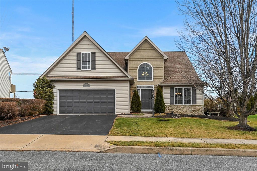 Photo of 952 Hedgewyck Lane, Elizabethtown, PA 17022 (MLS # PALA2044886)