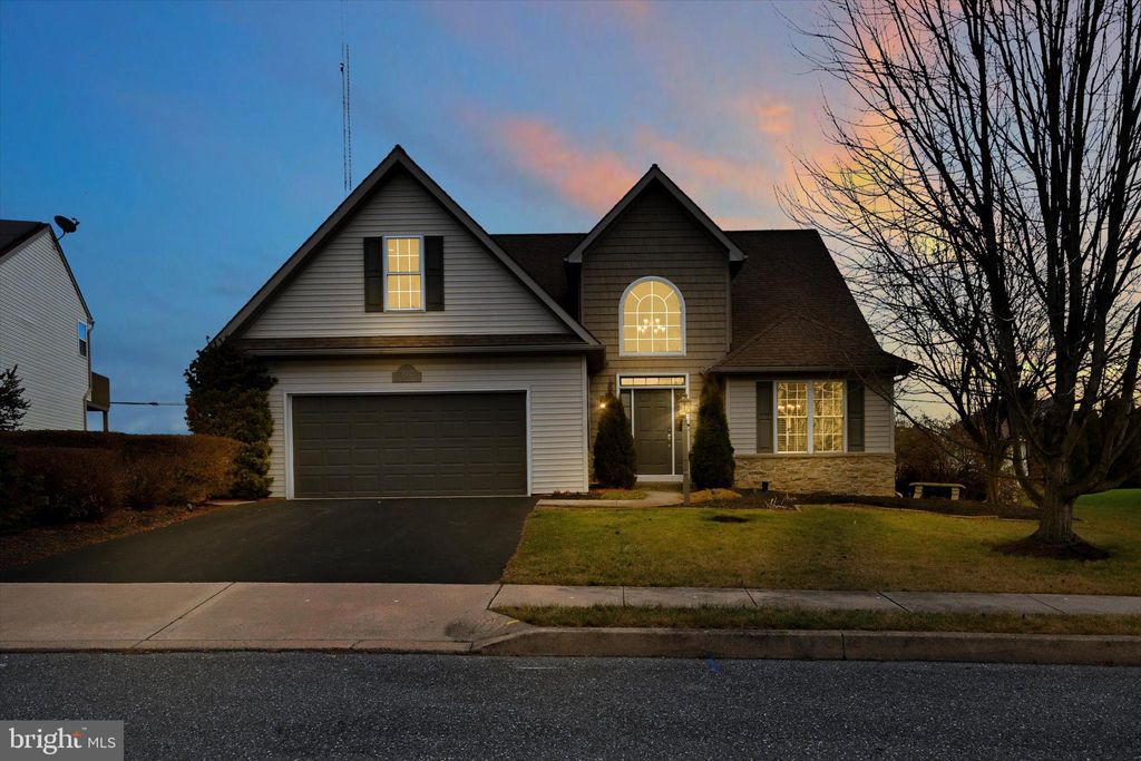 Photo of 952 Hedgewyck Lane, Elizabethtown, PA 17022 (MLS # PALA2044886)