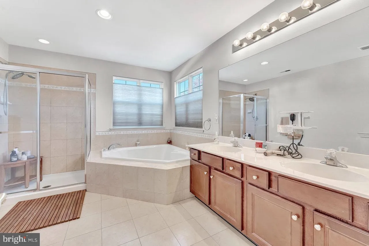 Swedesboro, New Jersey 08085, United States, 4 Bedrooms Bedrooms, ,3 BathroomsBathrooms,Residential,Pending,33753