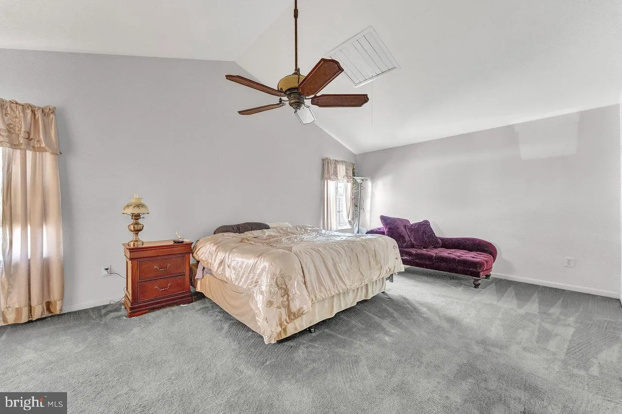Swedesboro, New Jersey 08085, United States, 4 Bedrooms Bedrooms, ,3 BathroomsBathrooms,Residential,Pending,33753
