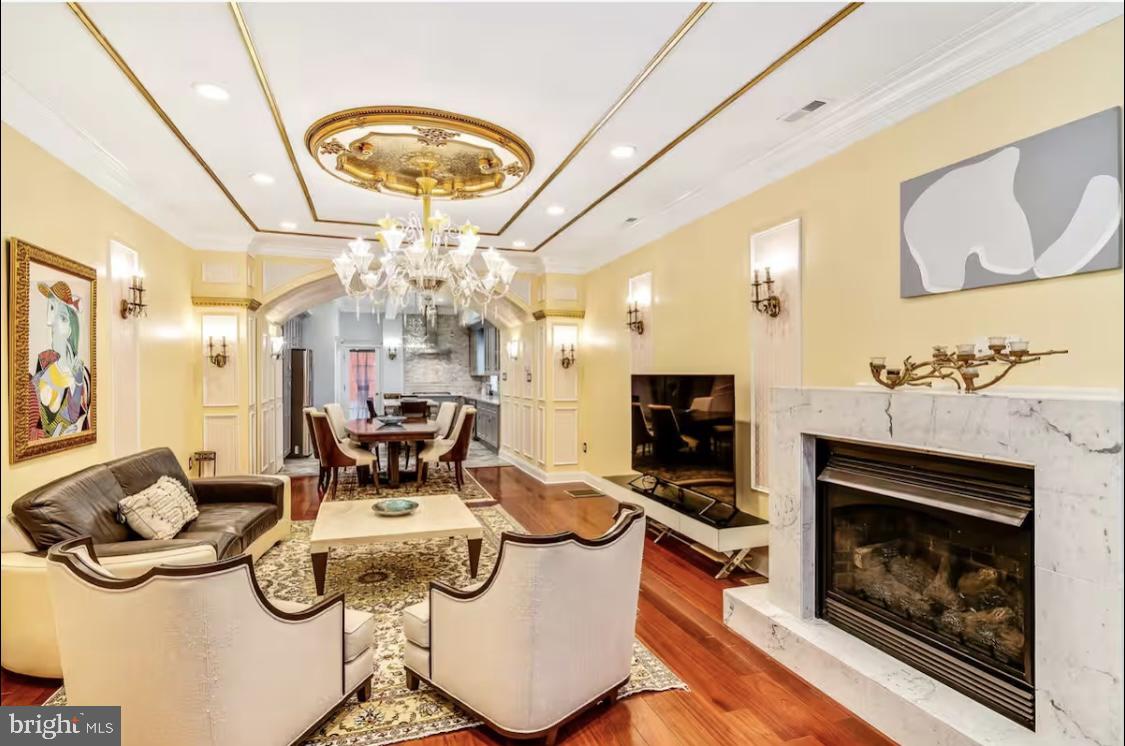 26 S STRAWBERRY STREET