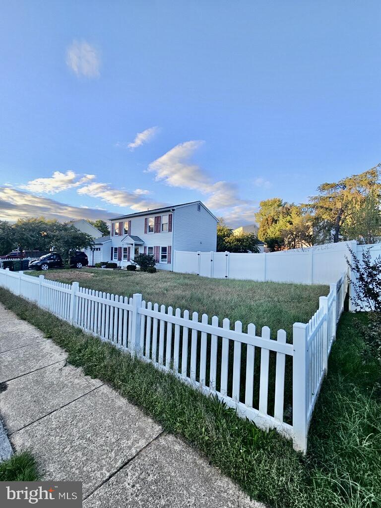 5611 ROUNDTREE DRIVE