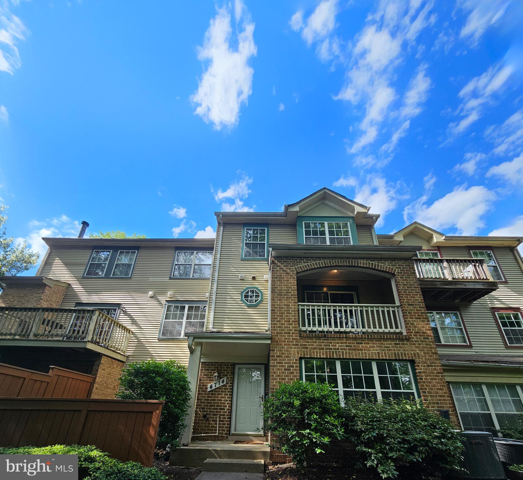 Beautiful Townhouse in the Heart of Bowie!
This stunning three-level townhouse features 3 spacious bedrooms, 2.5 bathrooms, and an extra bonus room on the main level. Completely renovated from top to bottom, this home boasts fresh paint, new flooring, updated bathrooms, and modern fixtures throughout. Enjoy cooking in the gourmet, top-notch kitchen-perfect for any home chef - top-of-the-line washer and dryer.
Ideal for first-time home buyers or anyone looking to purchase in a prime location at a great price. Don’t miss your chance-this one won’t last long!