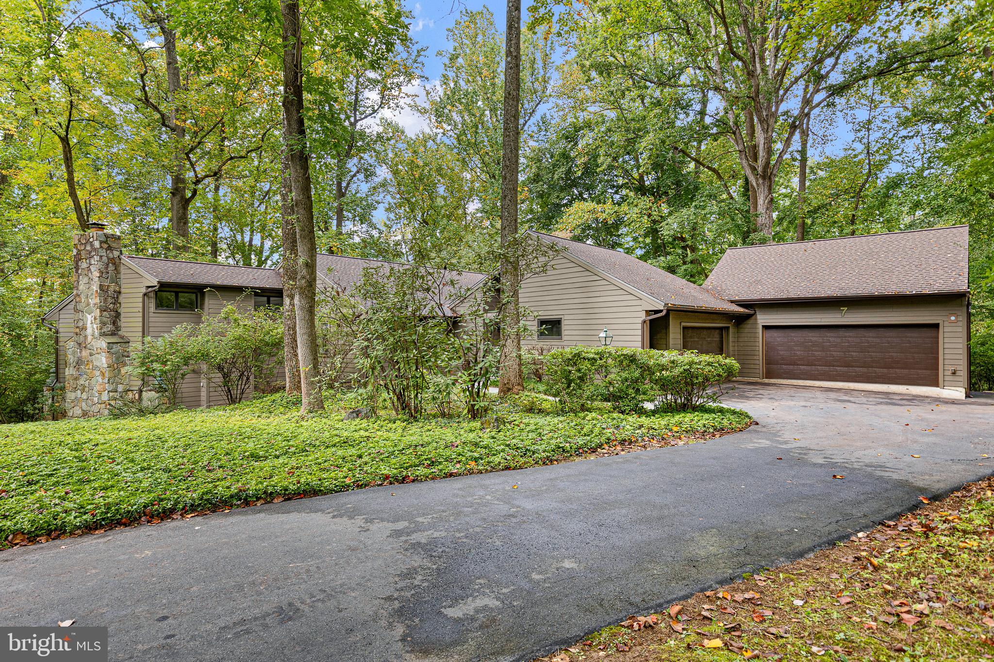 7 W BUCKRIDGE DRIVE