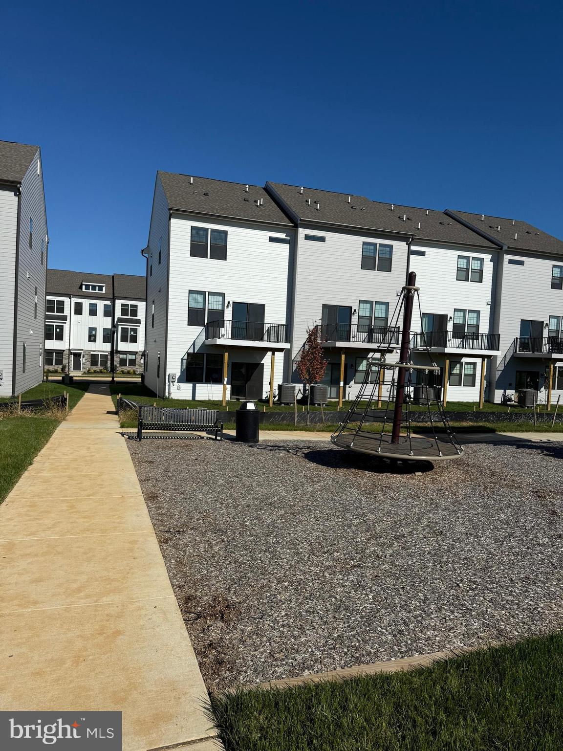 RENN QUARTER - Residential Lease