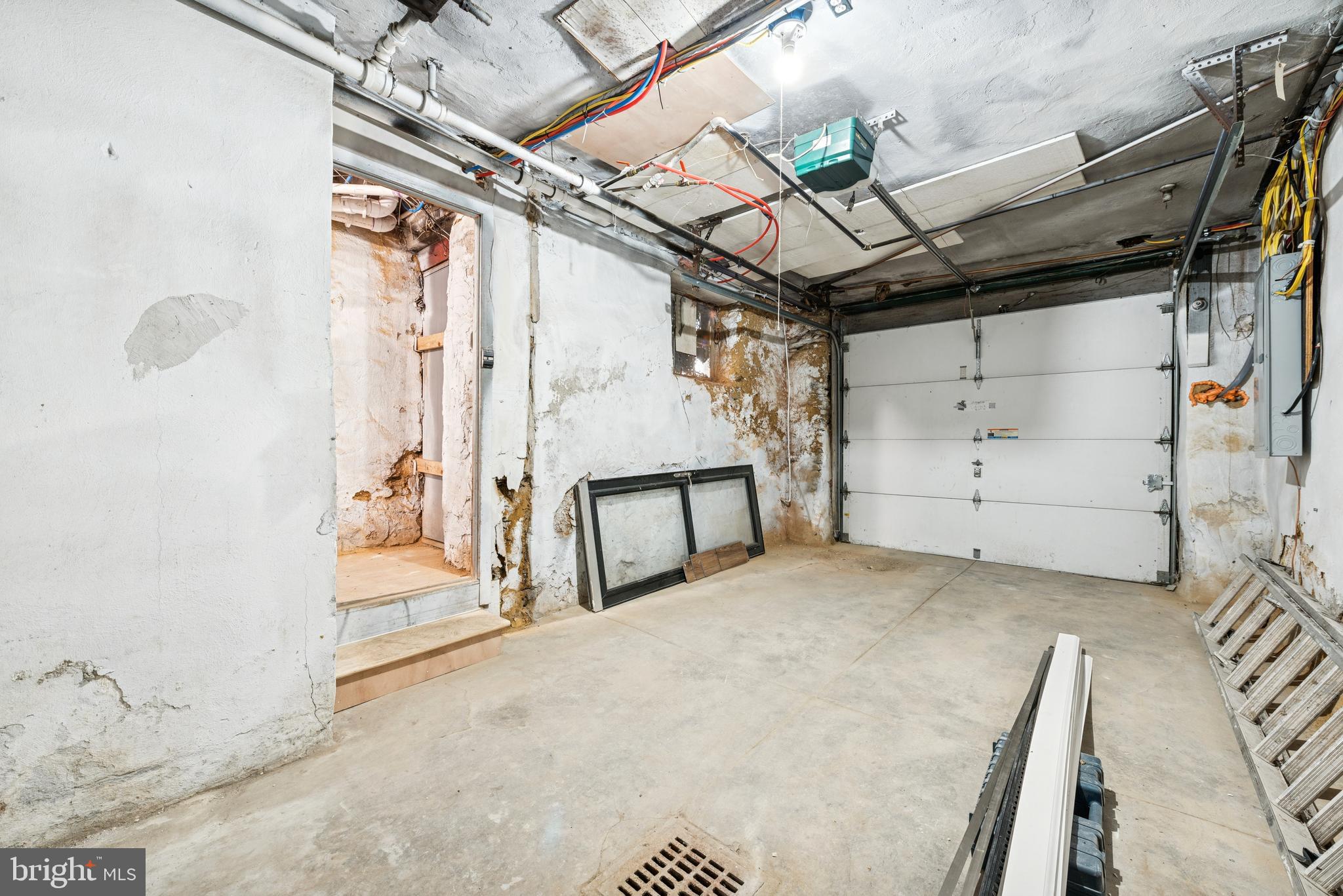 FERN ROCK - Residential Lease