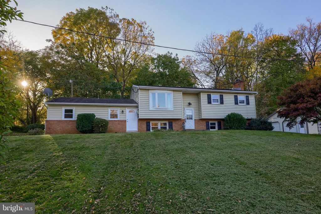 Photo of 60 N Conestoga Drive, LANCASTER, PA 17602 (MLS # PALA2070716)