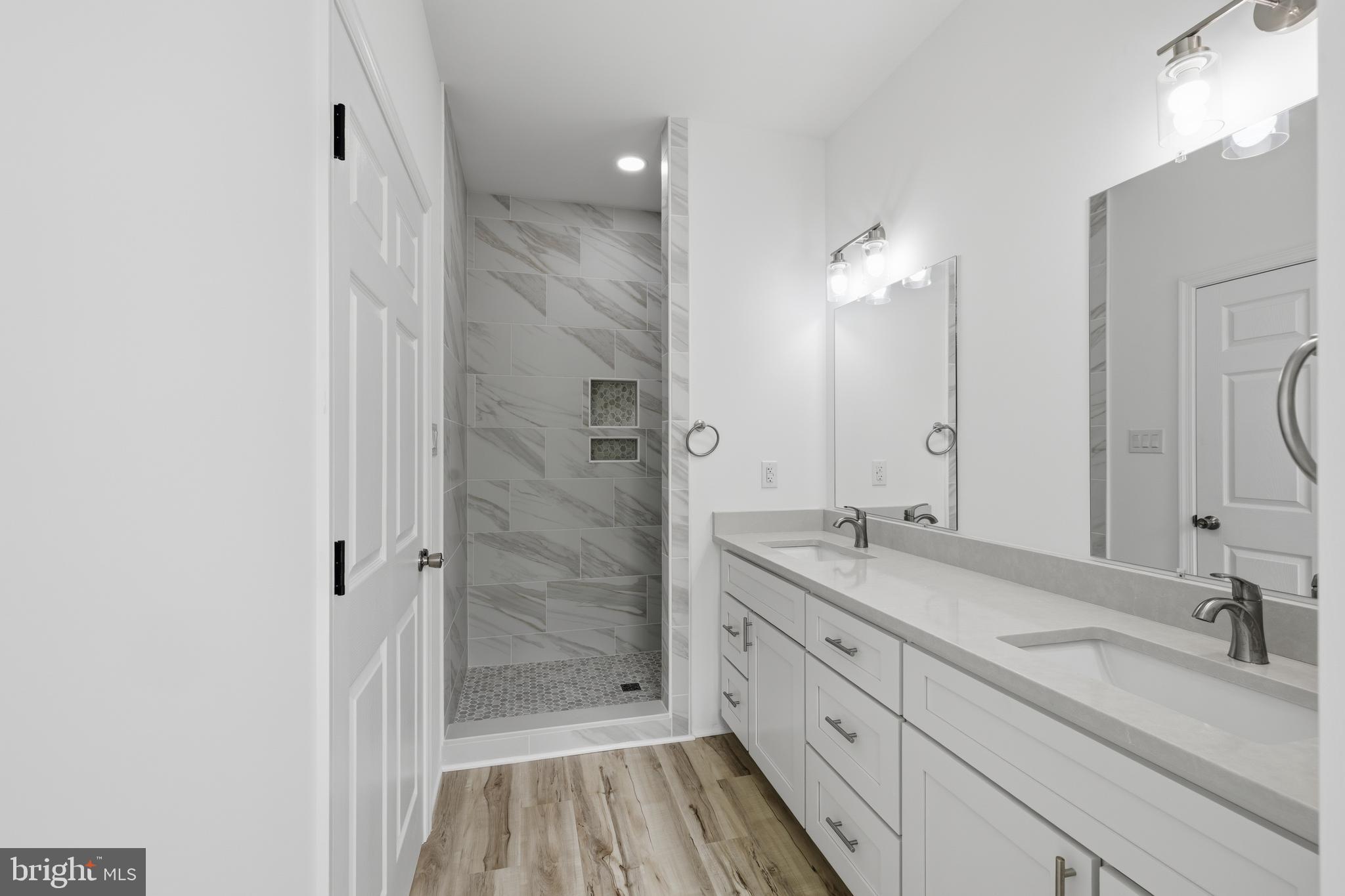 NOAH'S LANDING - Residential