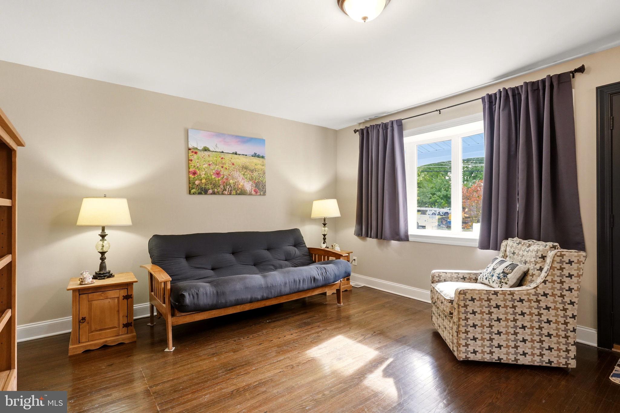 4 N WARWICK ROAD