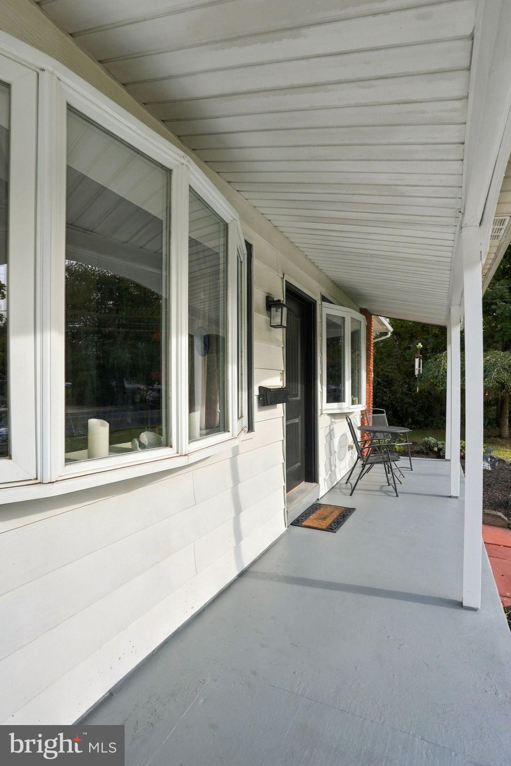 4 N WARWICK ROAD